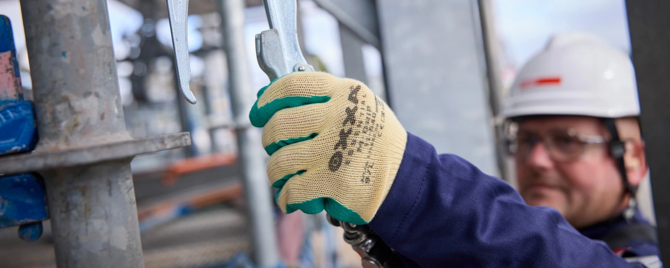 Wij selecteren onderaannemers die werken volgens onze normen en ons beleid voor veiligheid, gezondheid en welzijn