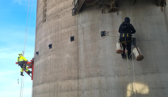 Door middel van Rope Acces bereikt WIKO moeilijk te bereiken plekken